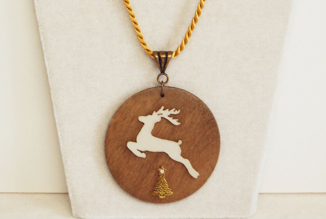reindeer xmas tree disc N gld cord2