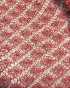 close up of the leaf/diamond motif