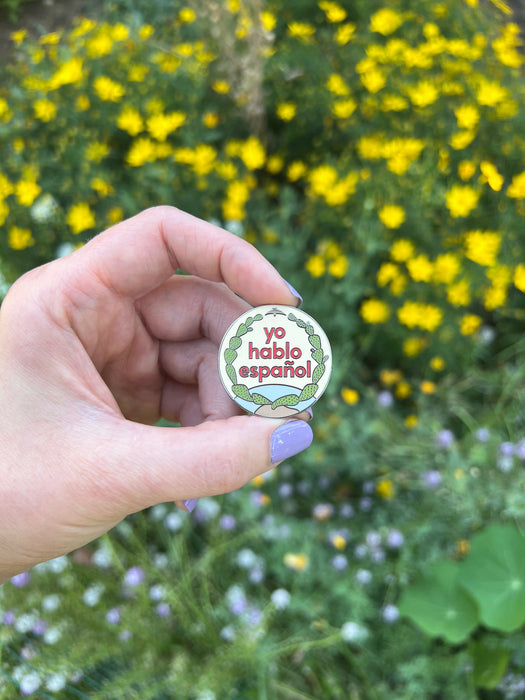 Enamel Pin: "Yo hablo español" (I speak Spanish) ~ with Bird and Prickly Pear Cactus, Design Based on Mexican Flag