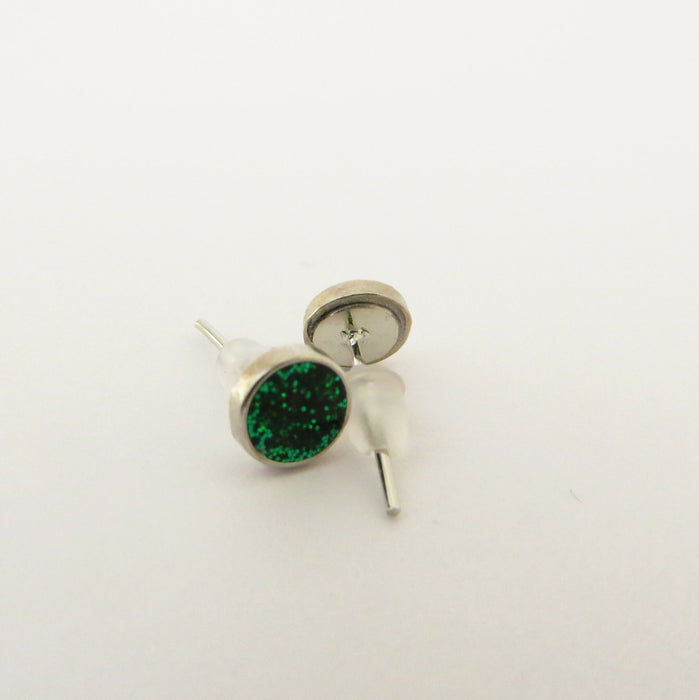 Magnetic_Clip_On_Invisible_Clipon_Stud_Pierced_Nonpierced_Earring_Earrings_Ear_Charm_Birthstone_May_Green_Emerald_6mm_stud