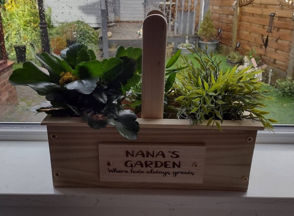 Mothers day planter, handmade, solid wood, superb gift for any occasion, personalized as you wish, garden plant holder, windowsill