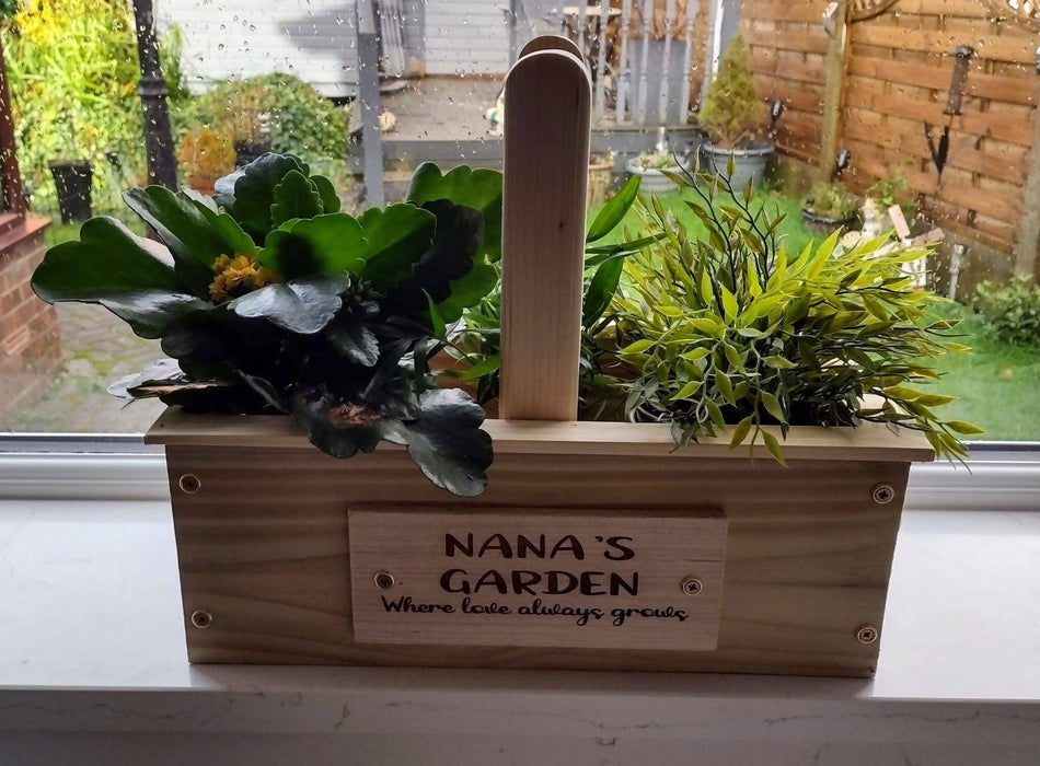 Mothers day planter, handmade, solid wood, superb gift for any occasion, personalized as you wish, garden plant holder, windowsill