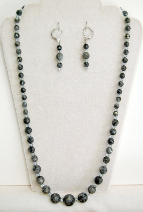 labradorite bl crystl NE graduated2