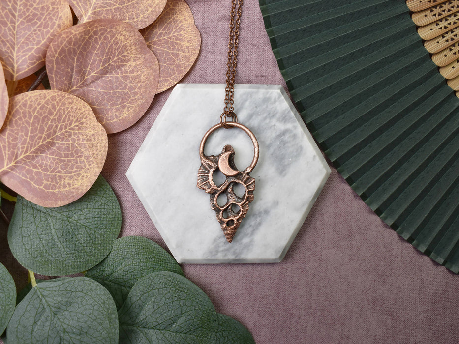 Center Cut Maple Leaf Shell With Moon
