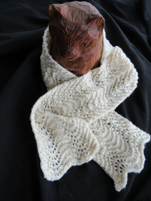 Knitted Cormo wool lace scarf