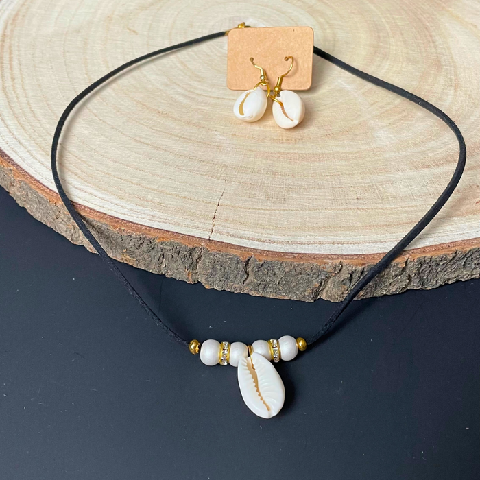 Cowry Shell Pendant necklace (3)