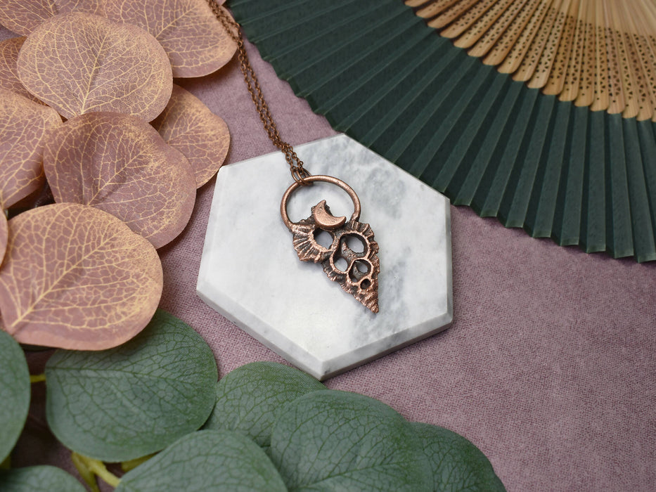Center Cut Maple Leaf Shell With Moon
