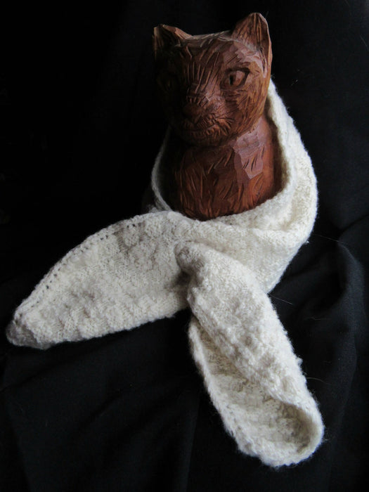 Knitted Cormo keyhole scarf
