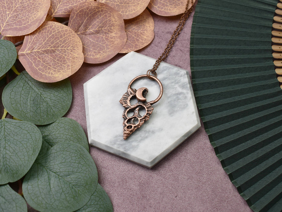 Center Cut Maple Leaf Shell With Moon